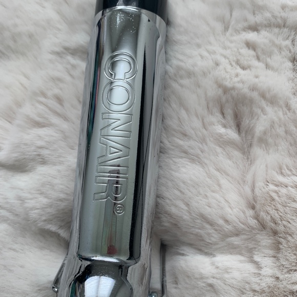 Conair Instant Heat Curling Iron- 1.25" - Picture 2 of 10